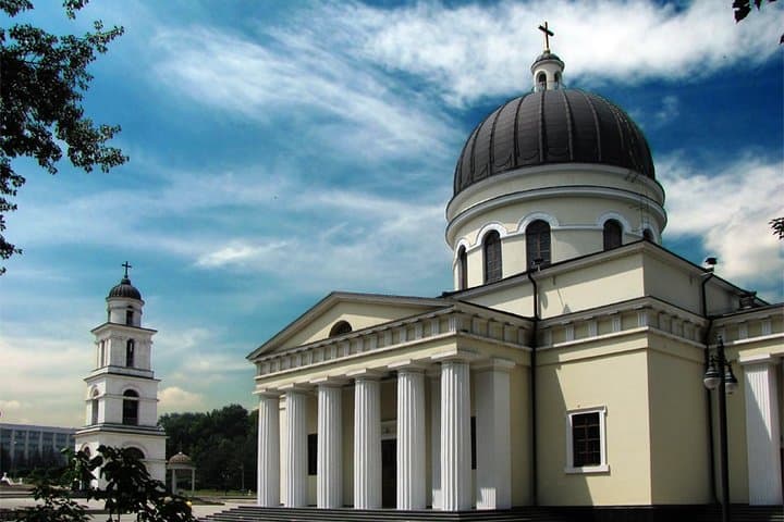 Chisinau Half-Day Private Bike Tour — City Sights, Parks & Soviet Architecture photo 4