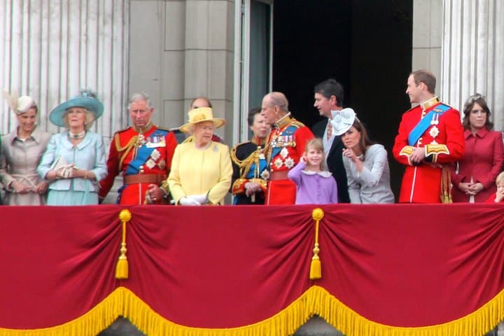 London Junior Kings and Queens: 8-Day Private English Course for Juniors photo 2
