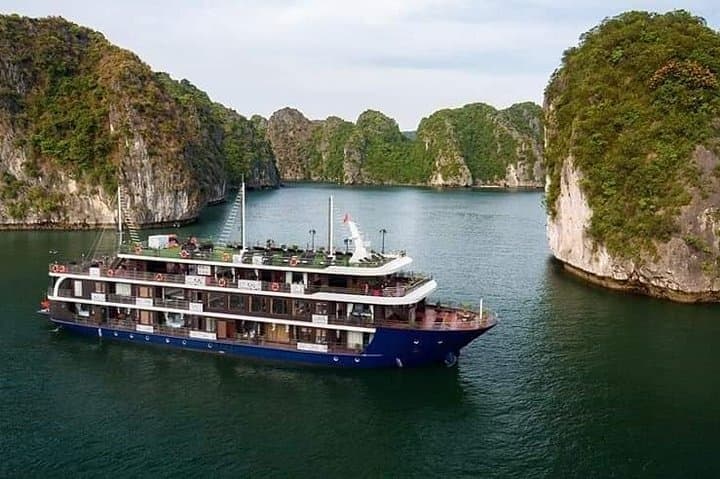 Ha Long Bay 2-Day Overnight Cruise: Kayaking, Titop Island & Sung Sot Cave photo 4