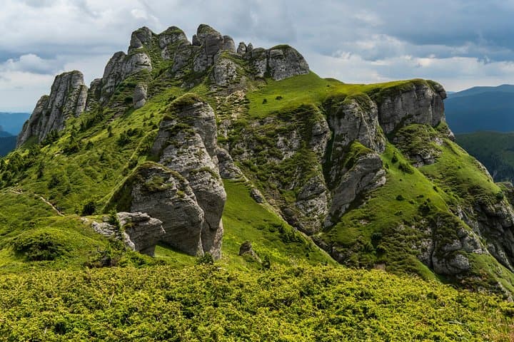 Ciucas Mountain Day Hike: Ridge Trails, Rock Formations & Rhododendron Blooms