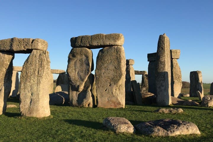 Full-Day Private Tour: Stonehenge, Woodhenge & Salisbury Cathedral