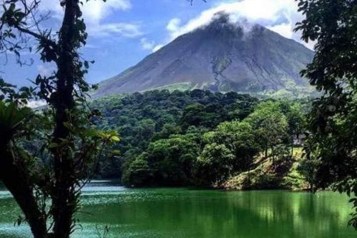 Arenal Volcano Hike and Tabacón Hot Springs: La Fortuna Day Adventure photo 3