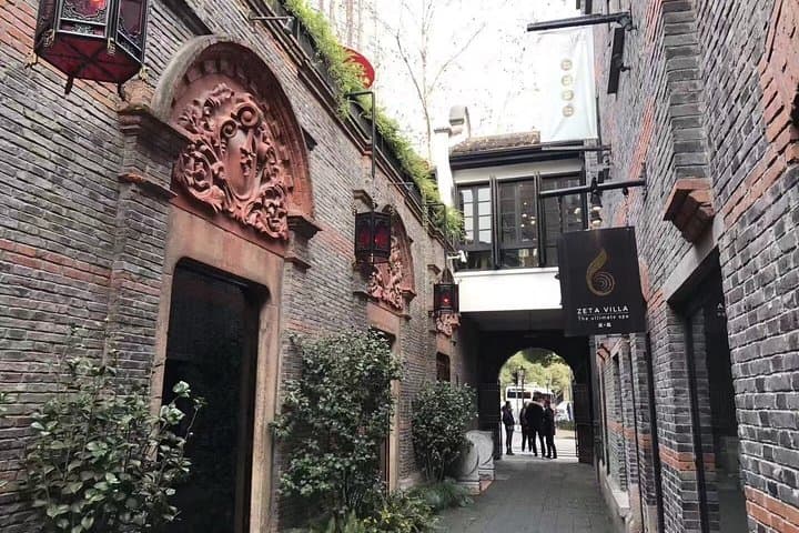 Full-Day Shanghai: Ocean Aquarium, Xintiandi & Jing'an Temple Private Tour photo 3