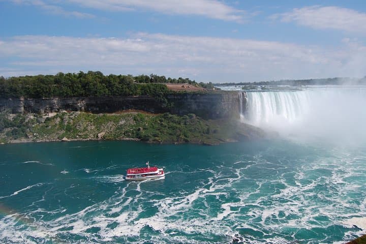 Niagara Falls Day Trip from Toronto — Skip-the-Line Boat & Niagara-on-the-Lake photo 5