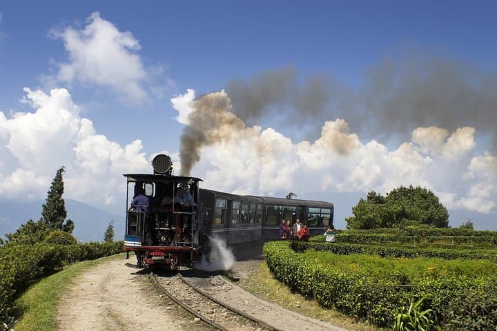 Colonial Kolkata to Darjeeling: Tea Estates, Monasteries & Himalayan Lakes photo 3