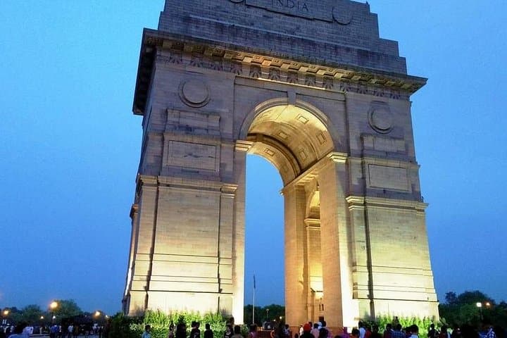 Full-Day Private Old & New Delhi Sightseeing: Jama Masjid to Qutub Minar photo 4