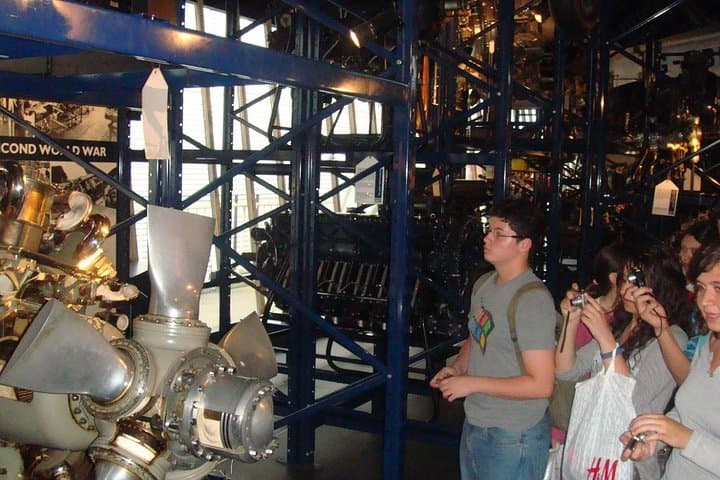 English and Engineering University Taster Program in London — 8-Day Pre-University Experience photo 2