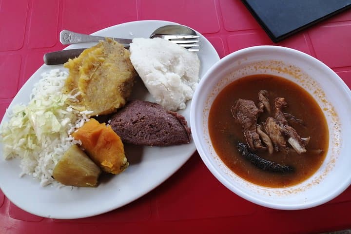Masindi Community Walk: Local Life, Markets & Hemingway's 1920s Hotel photo 6