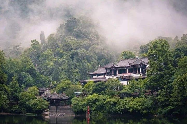 Qingcheng Mountain & Dujiangyan Day Trip from Chongqing — Taoist Hike and Ancient Irrigation