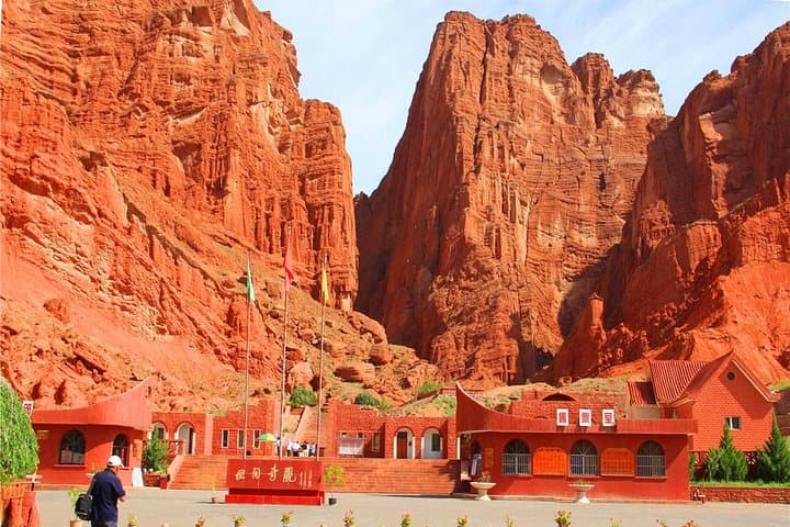 12-Day Silk Road Adventure from Xi'an to Kashgar: Historic Route & Desert Landscapes photo 4