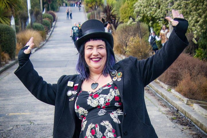 Dunedin Half-Day Highlights: Baldwin Street, Olveston & Signal Hill Views photo 3