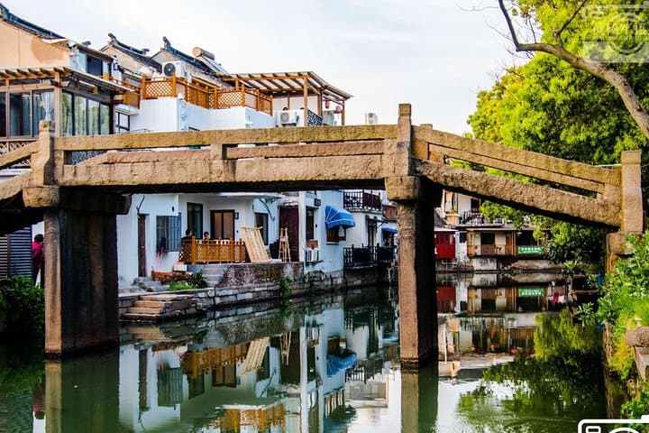Tianping Mountain and Mudu Water Town: A Day Trip from Suzhou for Maple Hues and Canal Strolls photo 2