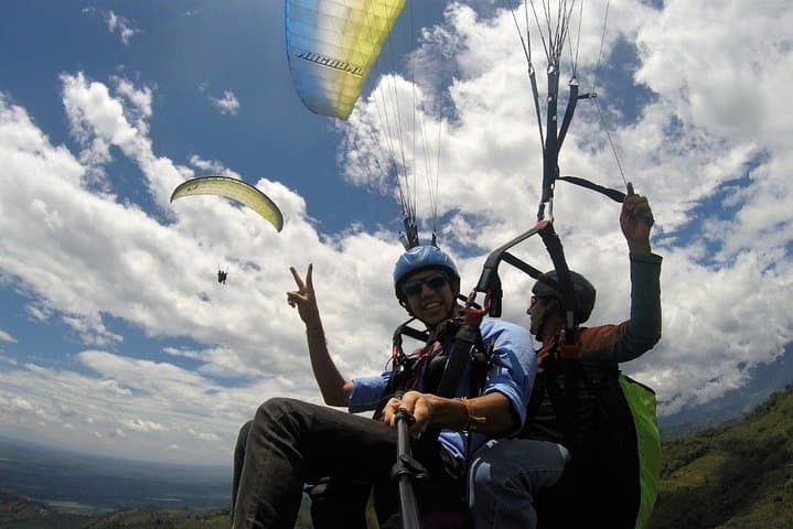 Paragliding Over Calarcá: 15-Minute Flight Above Colombia’s Coffee Hills photo 4