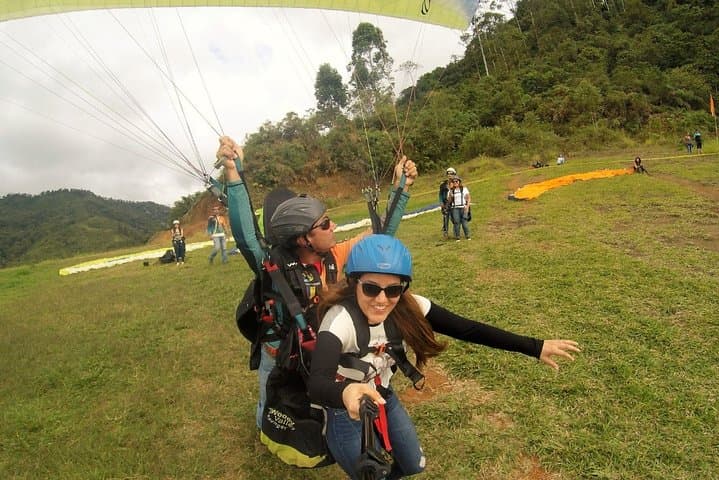 Paragliding Over Calarcá: 15-Minute Flight Above Colombia’s Coffee Hills photo 3