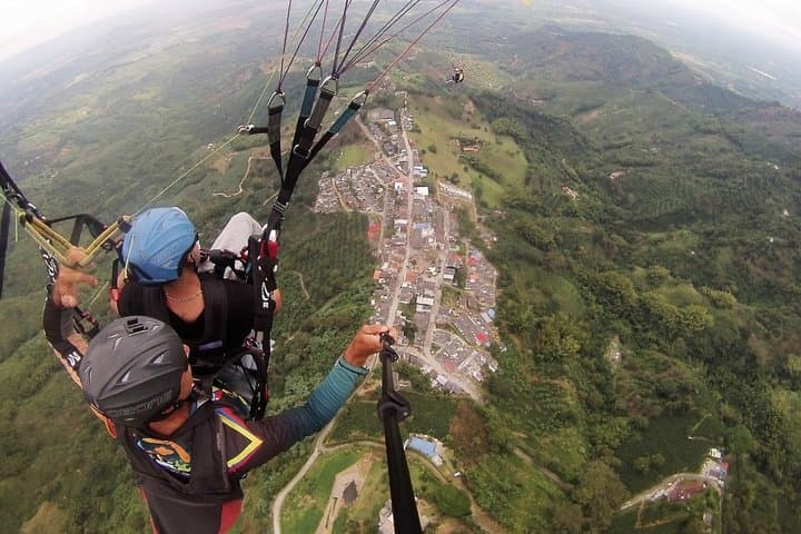 Paragliding Over Calarcá: 15-Minute Flight Above Colombia’s Coffee Hills photo 6