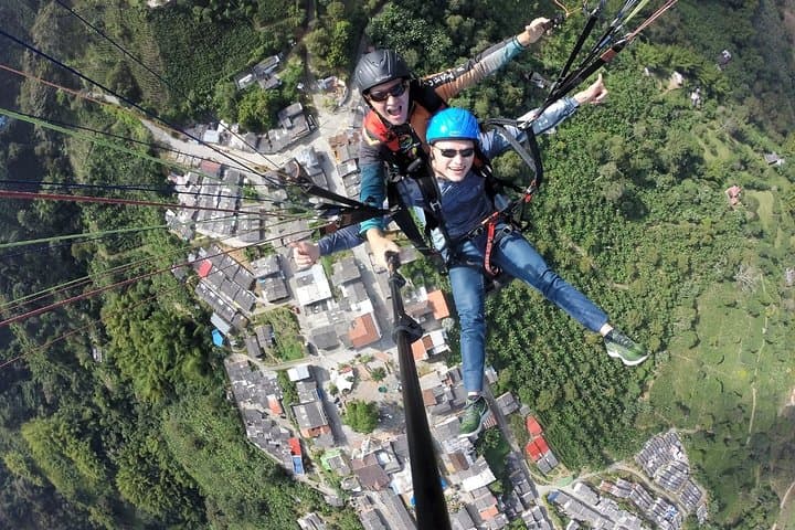 Paragliding Over Calarcá: 15-Minute Flight Above Colombia’s Coffee Hills photo 2