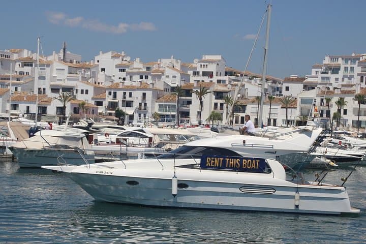 Marbella Coast Boat Tour: 3-Hour Cruise from Puerto Banús