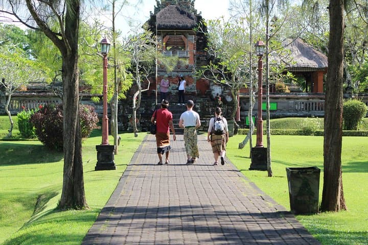 Bali Highlands: Temples, Leke Leke Waterfall & Handara Gate — Private Day Tour photo 2