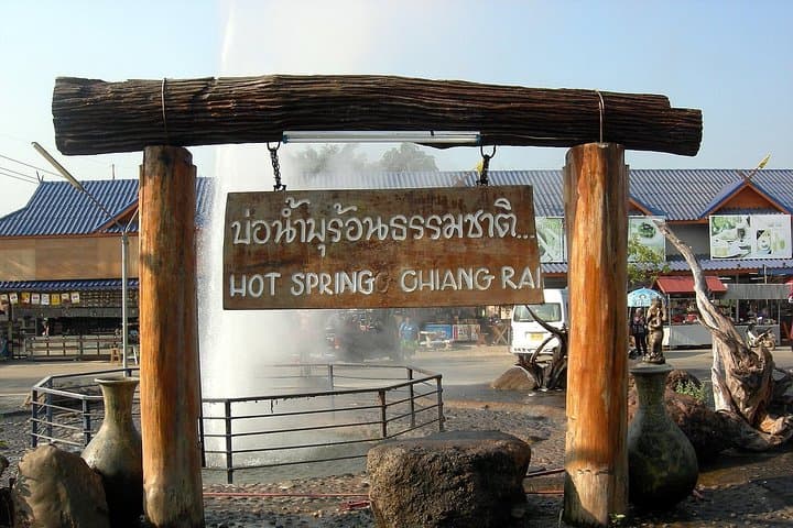 Chiang Rai Highlights: White Temple, Blue Temple & Black House Day Tour photo 4
