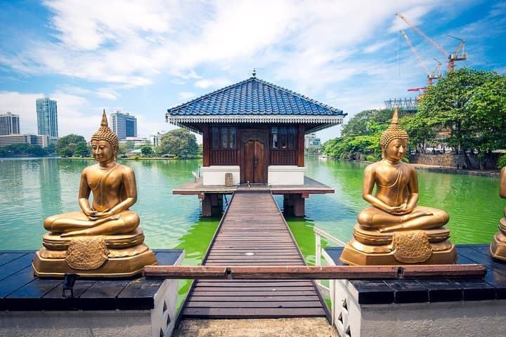 Private Half-Day Colombo City Tour with Lunch — Gangaramaya, Pettah Market & Dutch Hospital