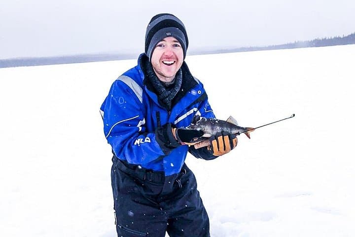 Snow Adventure Day from Kemi: Snowshoeing, Kick-Sledding & Ice Fishing in Lapland photo 3