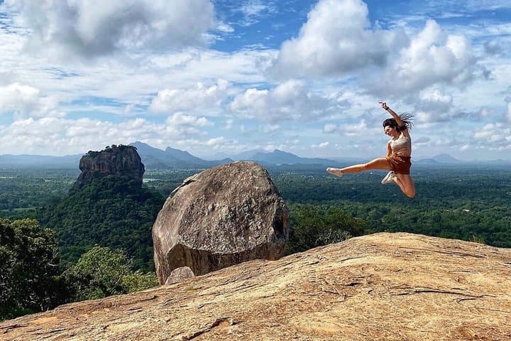 Sigiriya Rock and Dambulla Cave Temple Private Day Tour from Colombo