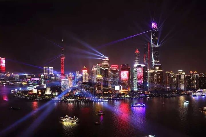 Shanghai After Dark: Private Night Tour with Dim Sum & Bund Lights