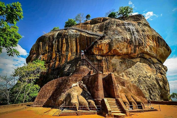 Full-Day Sigiriya Shuttle from Kandy: Hop-On Hop-Off with Lunch and Guided Stops