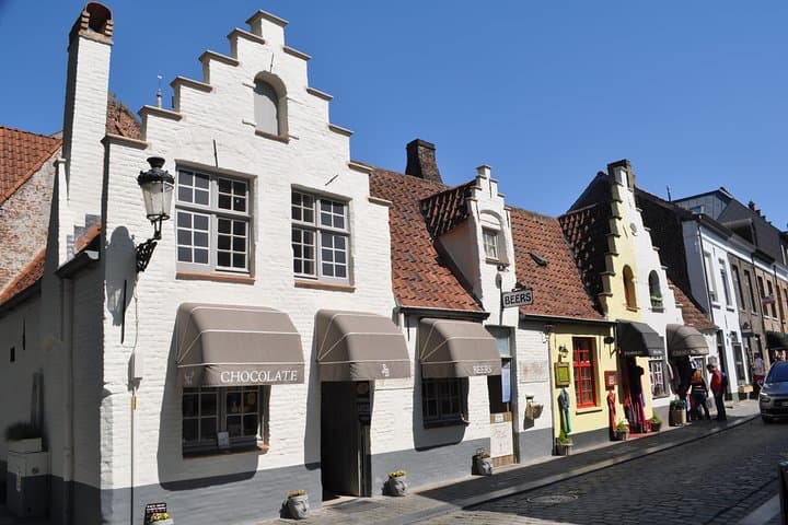 Bruges Chocolate and Secret Passions Walking Tour — 2-Hour Guided Experience photo 6