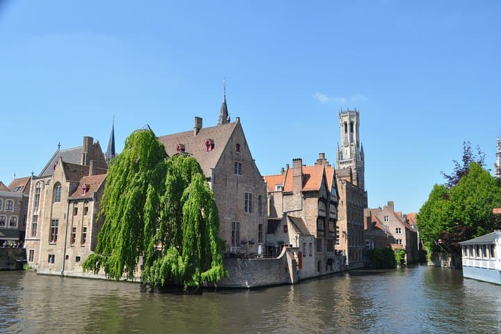 Bruges Chocolate and Secret Passions Walking Tour — 2-Hour Guided Experience photo 2