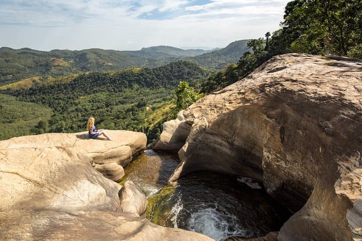Upper Diyaluma Waterfall Hike and Natural Pool Bath — Diyaluma Falls, Sri Lanka photo 5