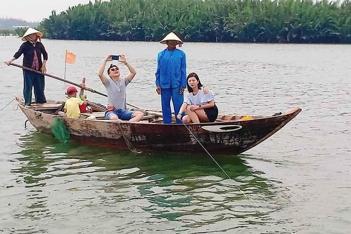 Hoi An Riverboat & Basket Boat Experience: Fishing, Lantern Making and Ancient Town Walk photo 4