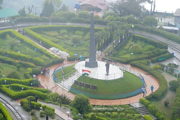 Darjeeling 3-Point & Mix-Point Day Tour — Tiger Hill, Batasia Loop & Tea Gardens photo 4