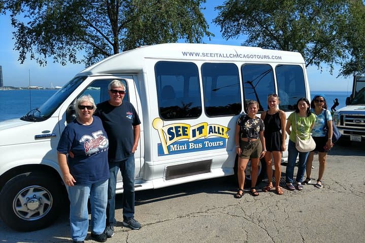 Chicago City Minibus Tour — 2-Hour Small-Group Skyline & Lakefront Highlights