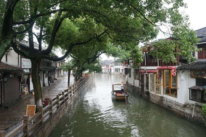 Mount Huangshan to Shanghai: 4-Day Private Tour of Yellow Mountain, Yu Garden & Zhujiajiao photo 2