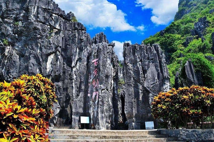 Explore Kunming's Stone Forest & Naigu: A Private Guided Day Tour photo 4