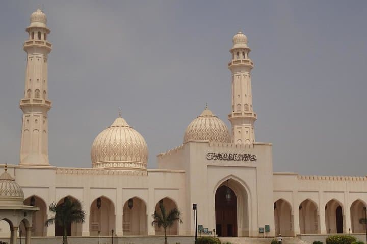 5-Day Private Dhofar Tour: Salalah, Frankincense Trail & Mughsail Beaches photo 3