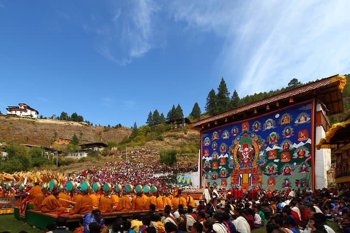 Classic 8-Day Bhutan Tour — Easy Hikes, Dzongs & Tiger's Nest