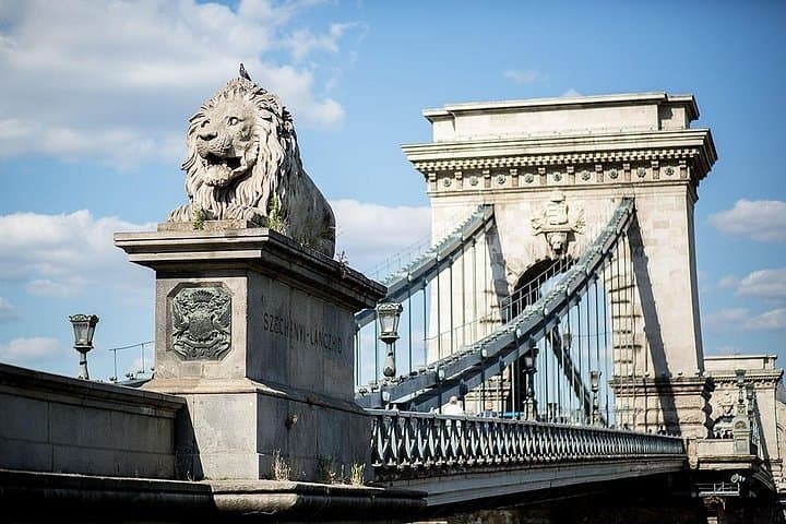 Buda Castle Walking Tour and Danube Evening Cruise — Budapest by Hill and River photo 5