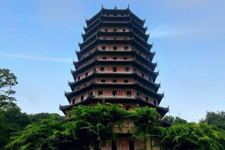 Full-Day Hangzhou Private Tour: West Lake, Lingyin Temple & Longjing Tea Experience photo 1