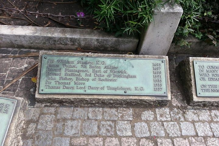 London Horror Taxi Tour: Private Half-Day Graveyard & Jack the Ripper Sites photo 3