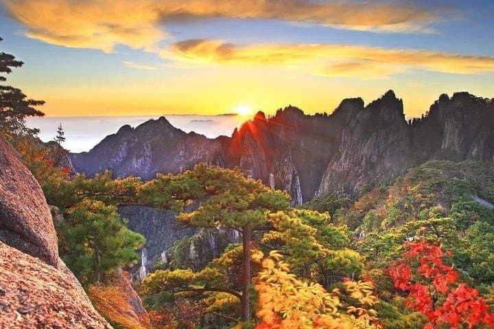 2-Day Huangshan (Yellow Mountain) & Xidi Private Tour from Shanghai