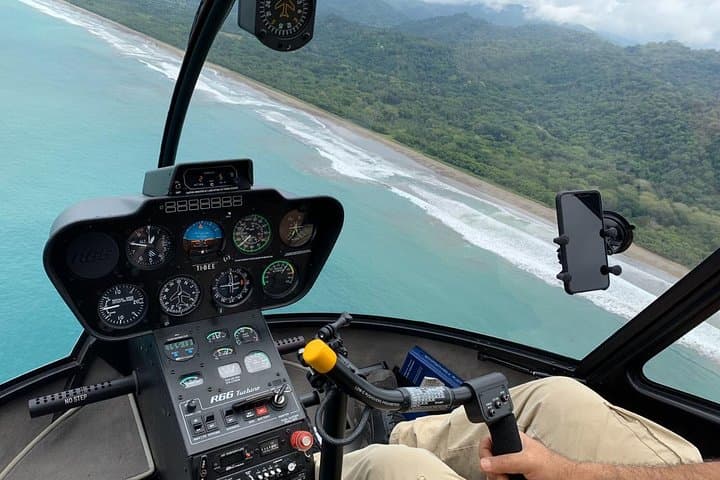 Coastal Rainforest Helicopter Flight: Private 1‑Hour Tour from San José photo 2