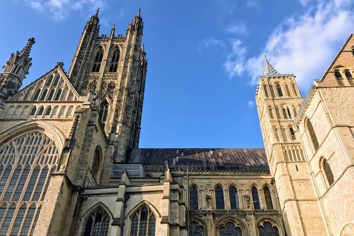 Canterbury Cathedral and Leeds Castle: Private Full-Day Tour from London
