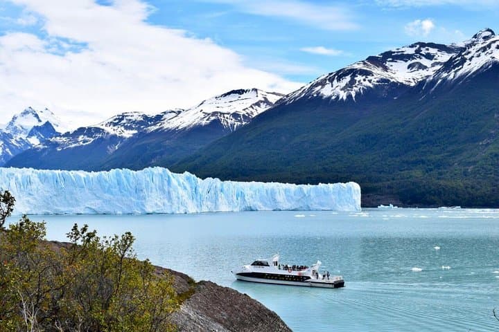Perito Moreno Glacier Guided Walkways & GPS Navigation — Day Tour from El Calafate