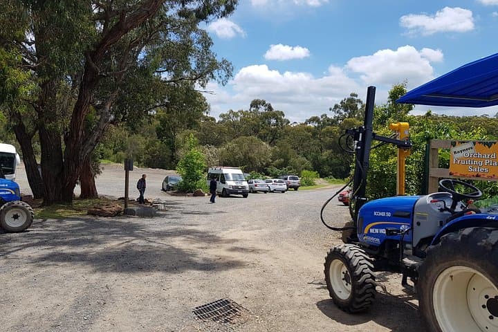 Small-Group Tractor Tour at Rayners Orchard — Yarra Valley Farm Ride from Melbourne photo 3