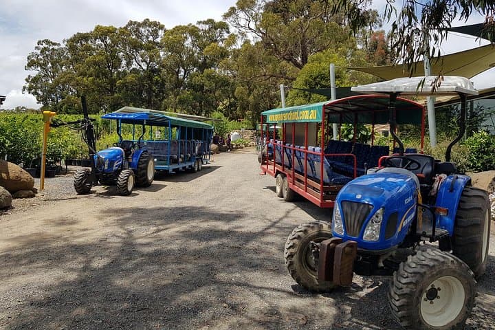 Small-Group Tractor Tour at Rayners Orchard — Yarra Valley Farm Ride from Melbourne