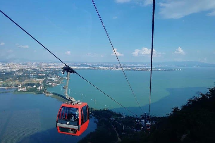 Kunming Private Day Tour: Dianchi Lake, West Hill & Anning Hot Springs