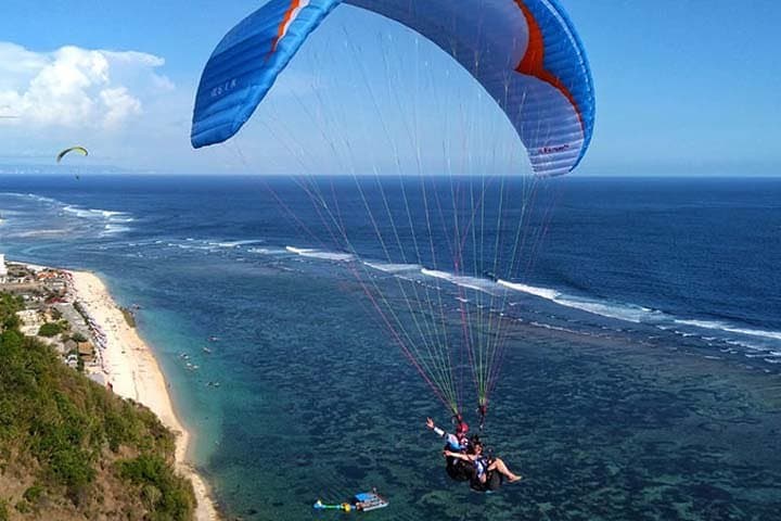 Bali Paragliding Over Uluwatu Cliffs: Tandem Skyflight from Jimbaran photo 2