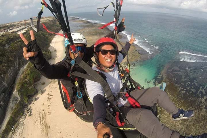 Bali Paragliding Over Uluwatu Cliffs: Tandem Skyflight from Jimbaran photo 3